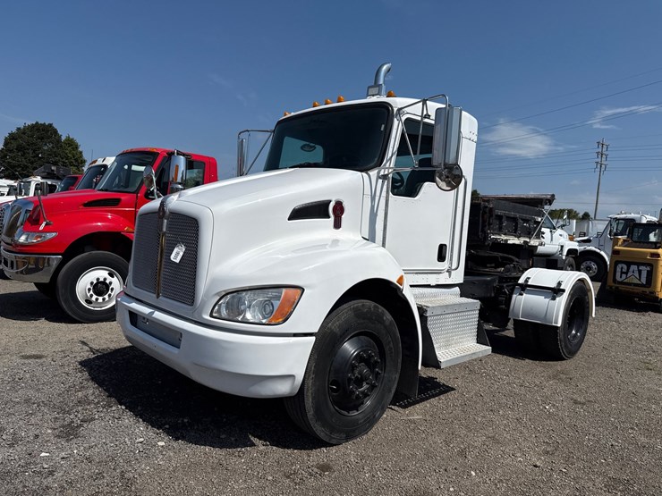 2010-kenworth-t370-image-1