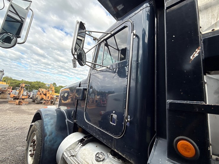 1997-peterbilt-378-image-12