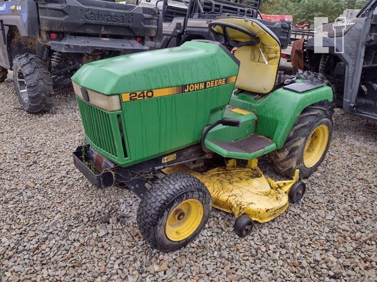 john-deere-240-image-1