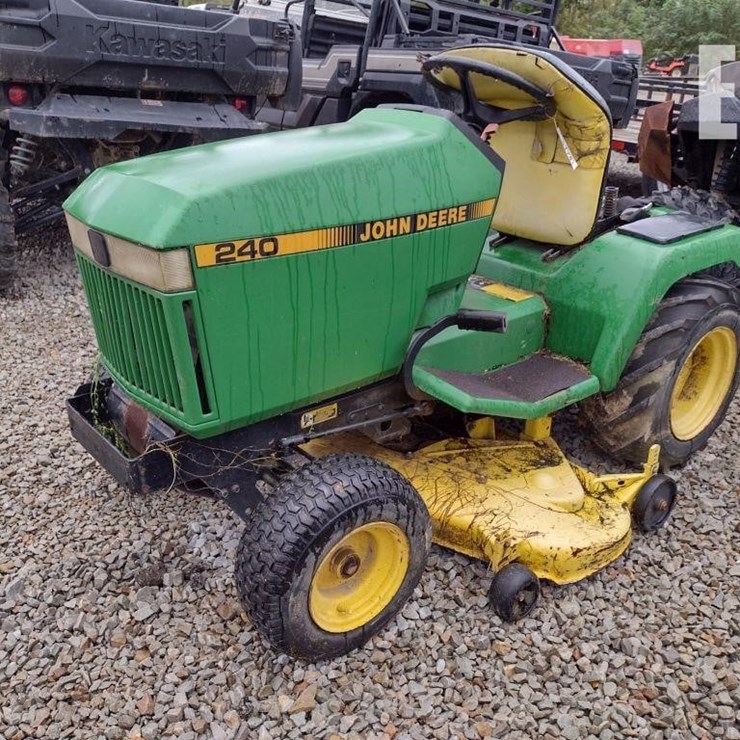 JOHN DEERE 240