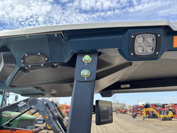 2023-monarch-mkv-tractor-image-16