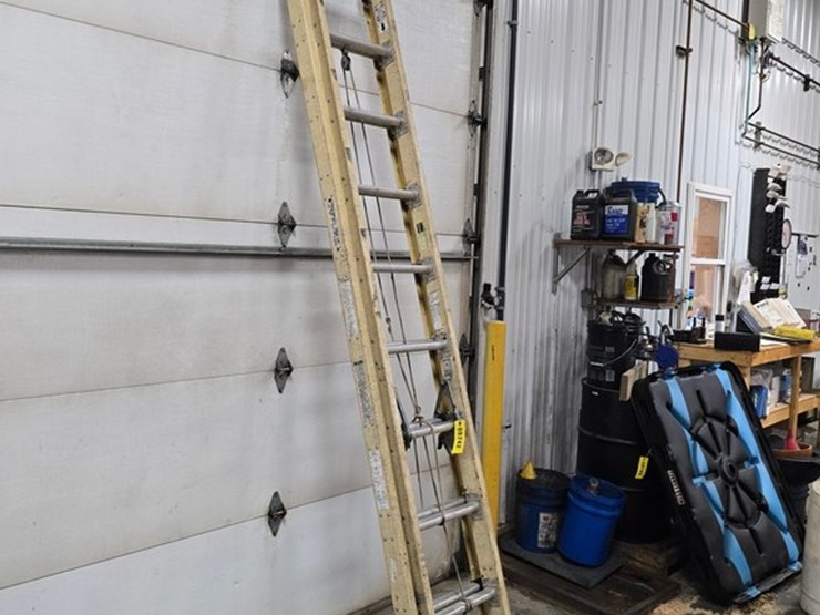 #9742-•-louisville-20'-extension-ladder-image-3