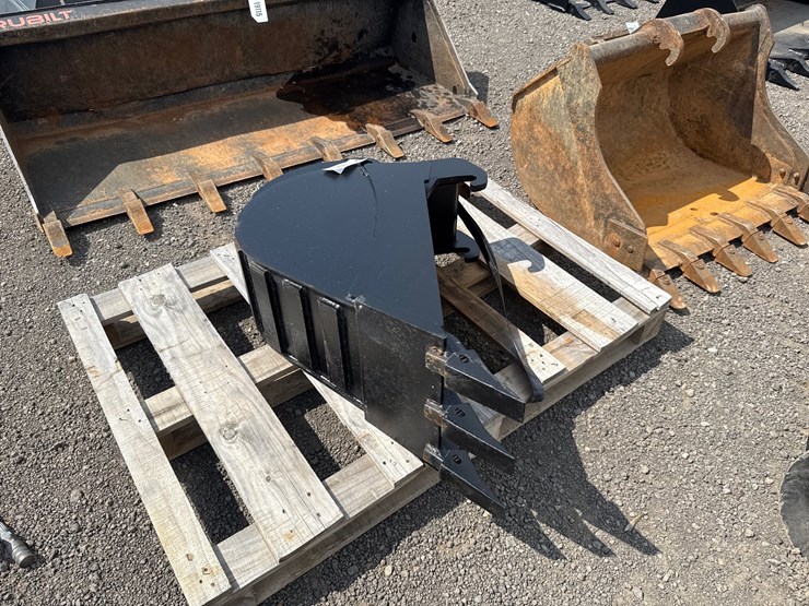 #2021-•-12"-bobcat-x-change-excavator-bucket-image-2