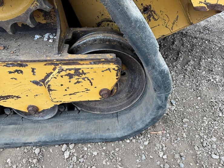 2021-caterpillar-299d3-image-16
