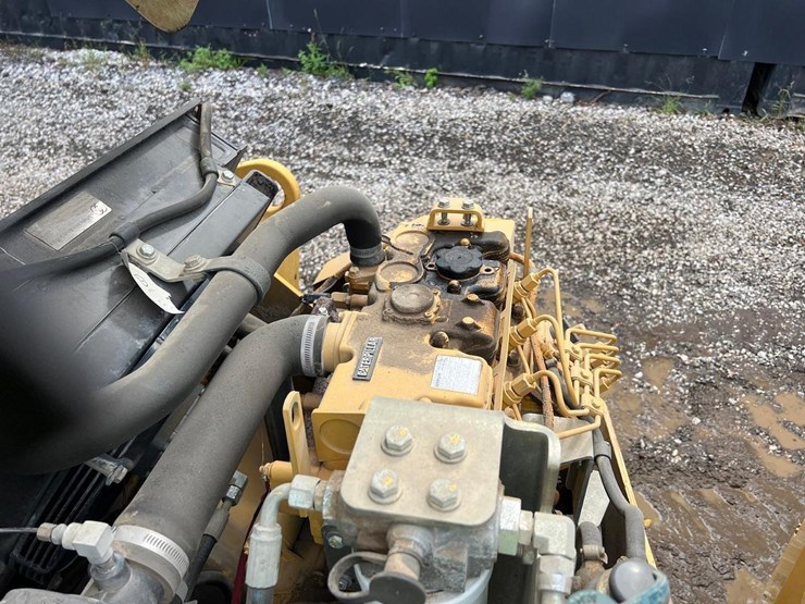 2010-caterpillar-cb34xw-image-10