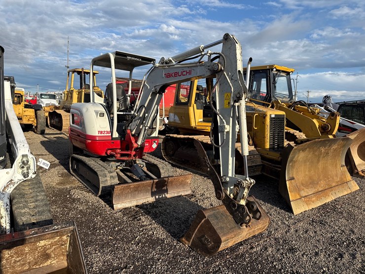 takeuchi-tb230-image-3