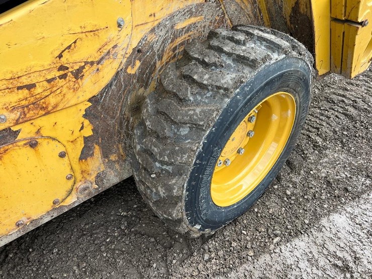 2015-caterpillar-262d-image-16