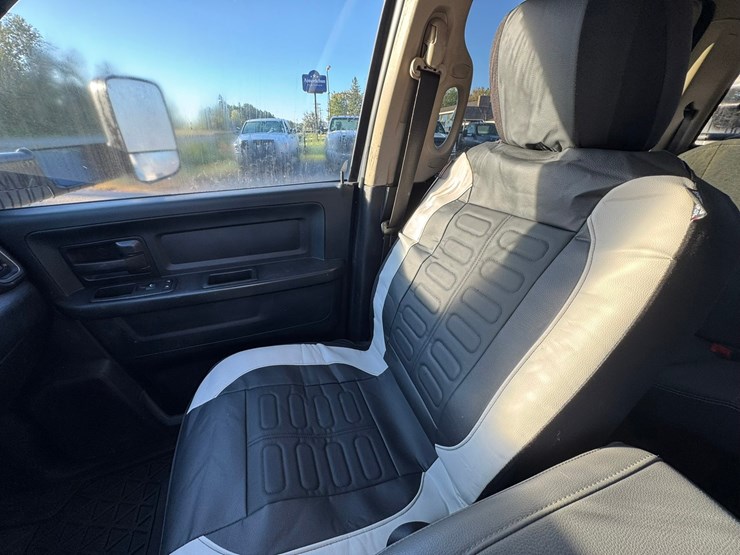 2020-dodge-3500-image-37