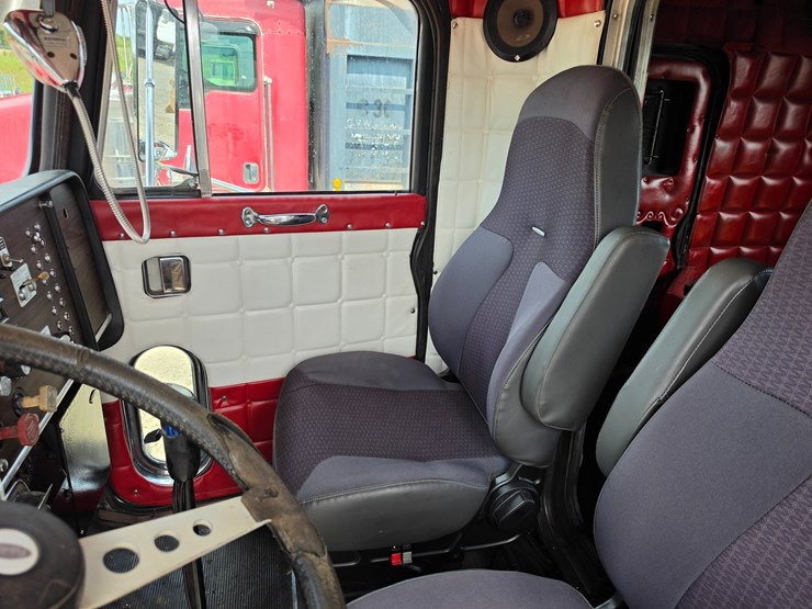 1984-peterbilt-359-image-13