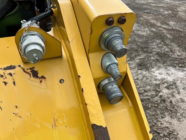 2015-caterpillar-262d-image-14