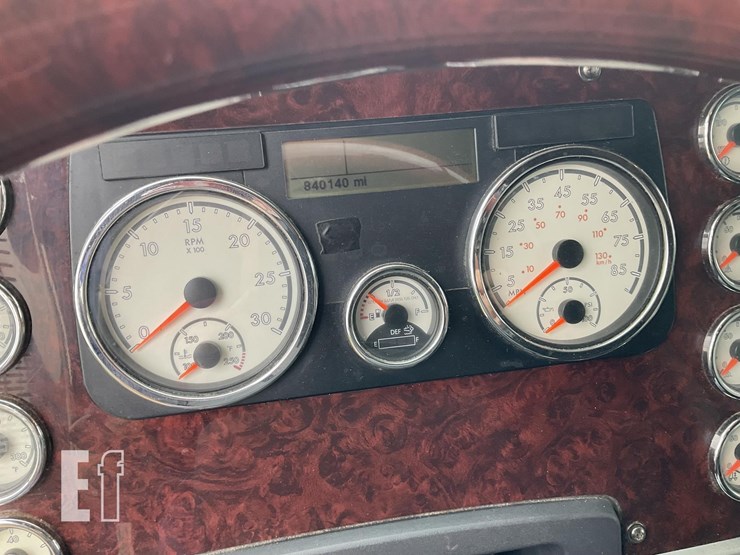 2014-freightliner-coronado-122-image-8