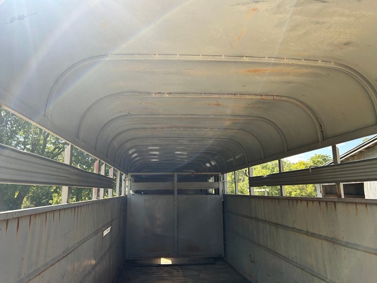 #1151-•-1990-gooseneck-stock-trailer-(wi-title-in-delay)-(mondovi,-wi)-image-9