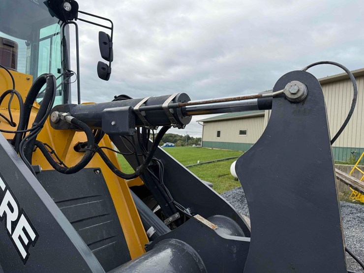 2021-deere-344l-image-9
