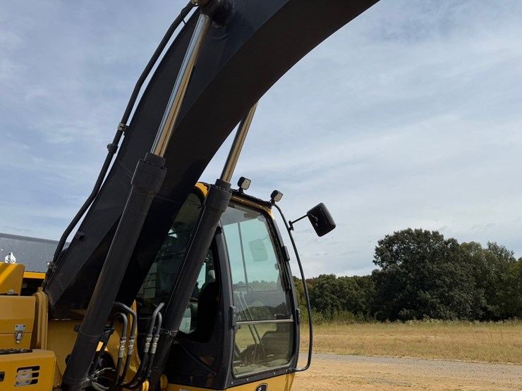 2024-deere-210g-lc-image-24