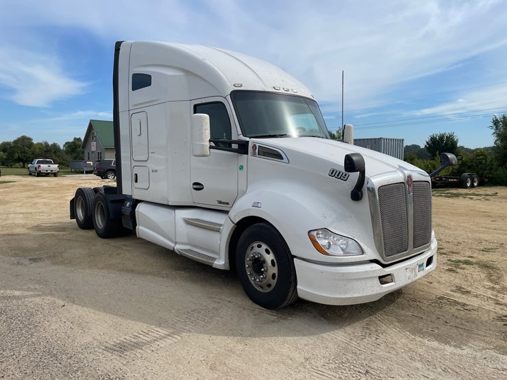 2017-kenworth-t680-image-3