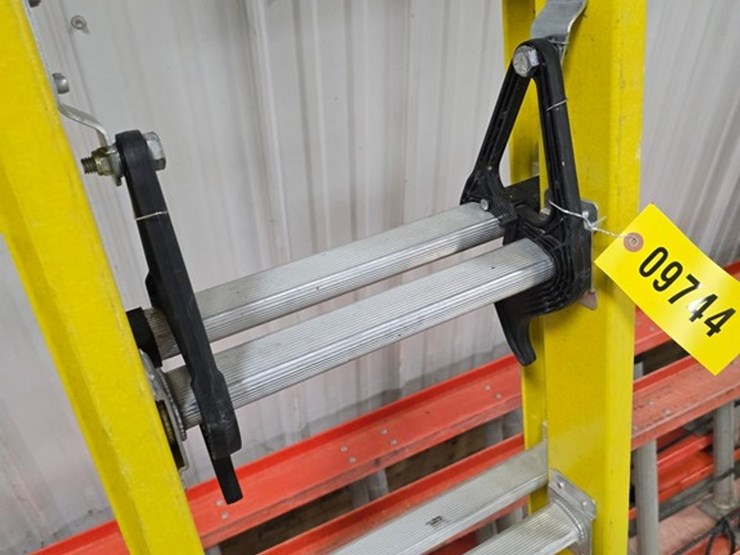 #9744-•-louisville-16'-extension-ladder-image-4