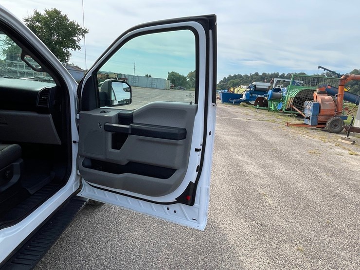 2020-ford-f150-image-29