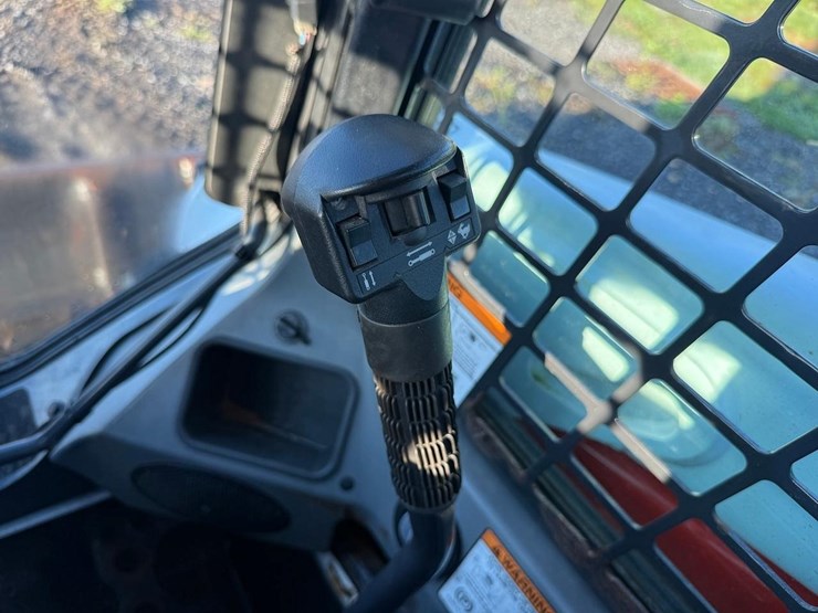 2017-bobcat-s550-image-19