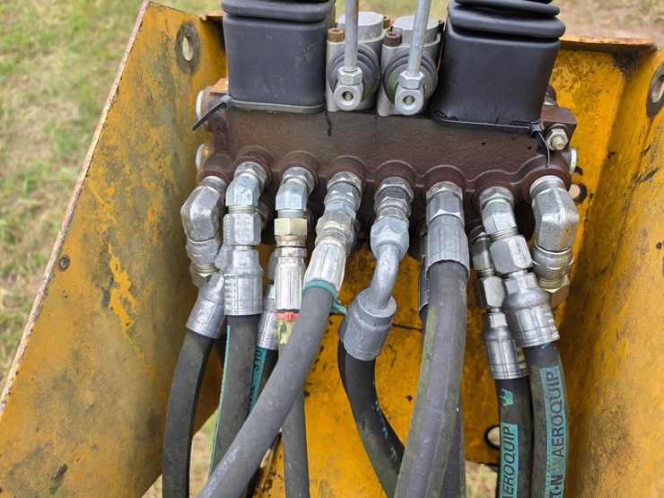 #25268-•-international-3082-series-a-back-hoe-attachment-image-44