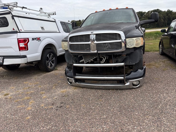 2004-dodge-3500-image-2