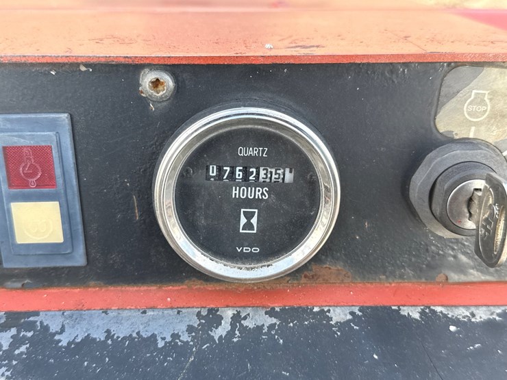 2015-ditch-witch-sk750-image-10