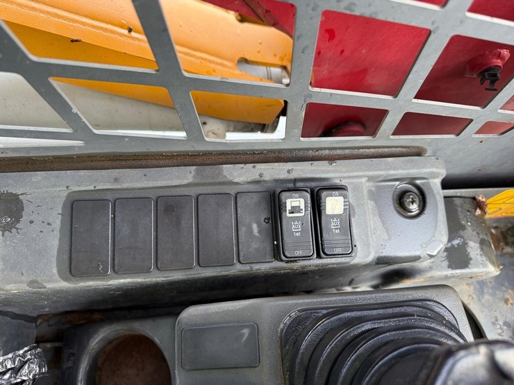 2020-takeuchi-tl8-image-28