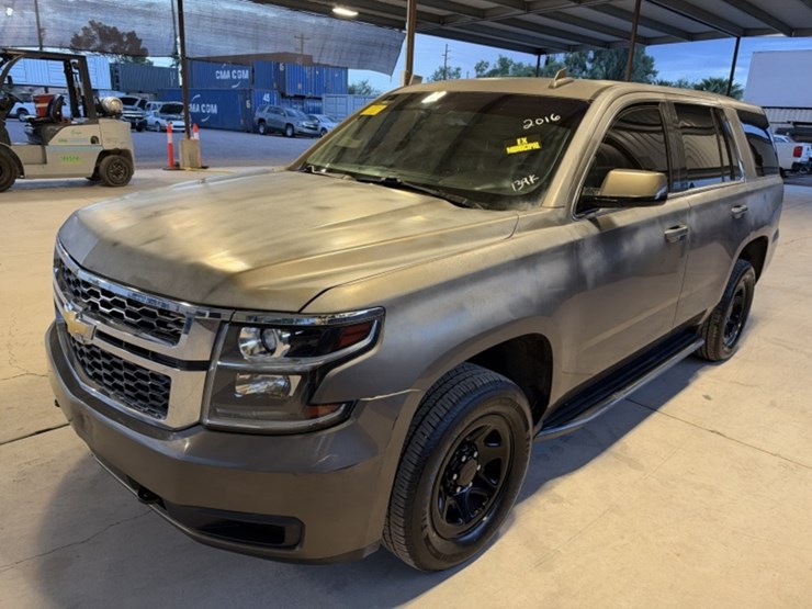 2016-chevrolet-tahoe-image-4