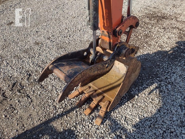 2011-hitachi-zx35u-3-image-24