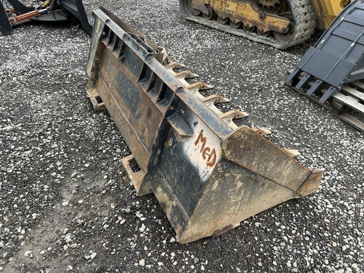 74”-skid-steer-tooth-bucket-image-3