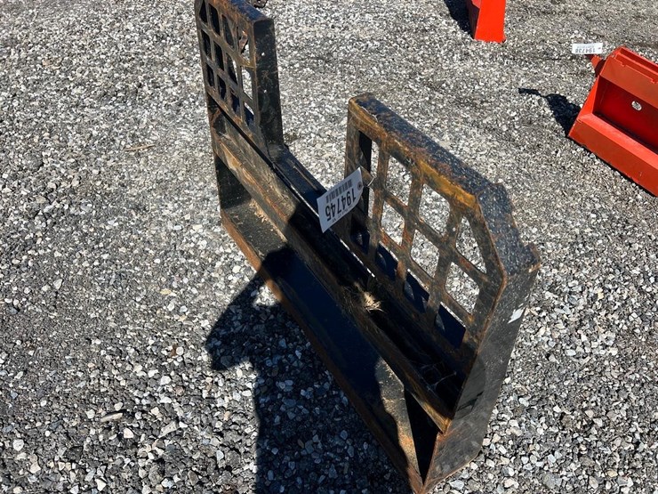 walk-through-skid-steer-backing-plate-image-4