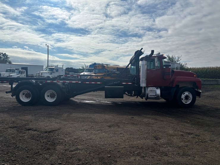 mack-rd688s-image-5