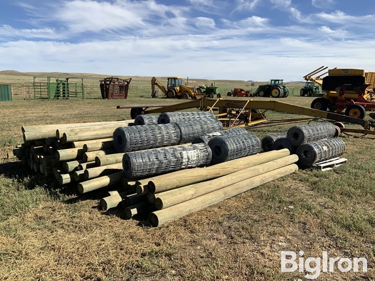 wood-posts-&-hinge-joint-wire-image-3