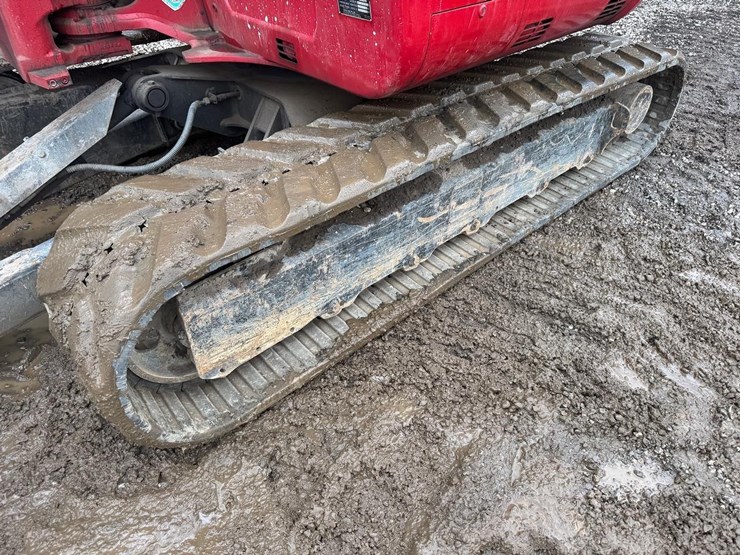 2016-takeuchi-tb260-image-16