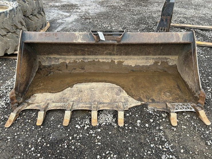 76”-skid-steer-tooth-bucket-image-2