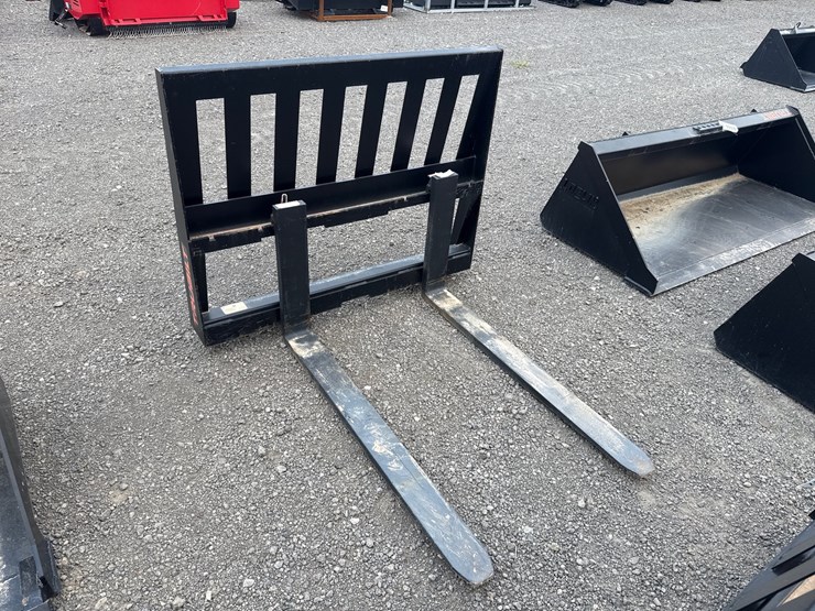#2027-•-trubilt-42”-skid-steer-pallet-forks-image-1