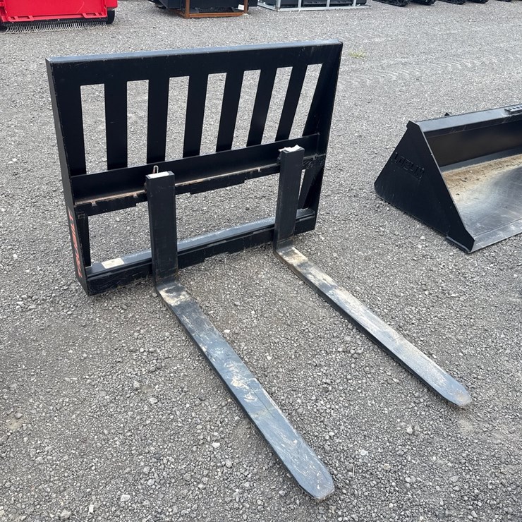 #2027 • TRUBILT 42” SKID STEER PALLET FORKS
