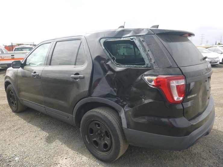 2017-ford-explorer-image-4