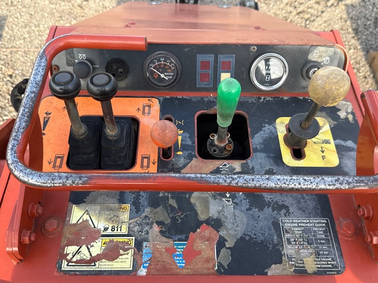 2015-ditch-witch-sk750-image-9