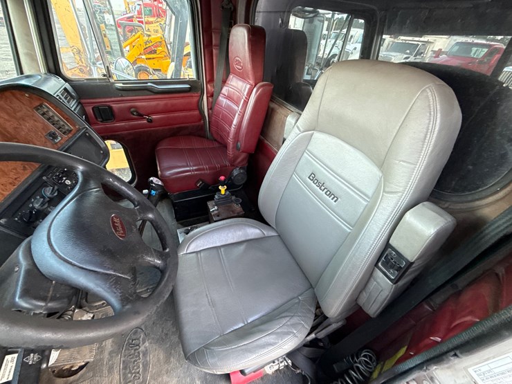 2001-peterbilt-379-image-14