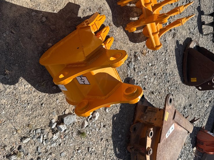 #55-•-giyi-gy-bk-12"-cat305-excavator-bucket-inv#55144-image-3