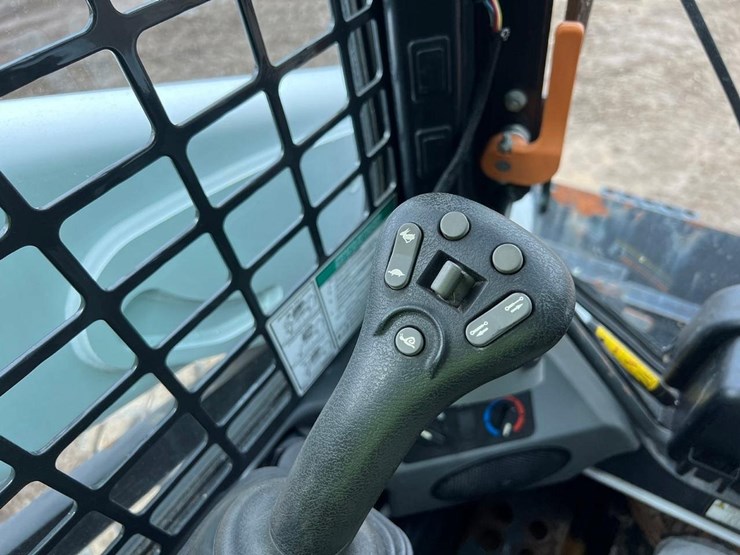 2018-bobcat-s570-image-22