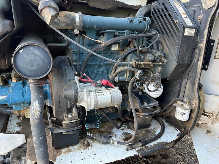 2005-bobcat-331g-image-15