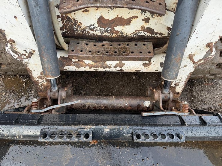 2006-bobcat-t300-image-10