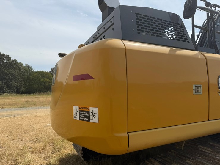 2024-deere-210g-lc-image-30