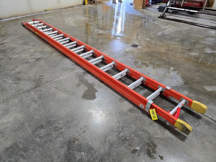 #9735-•-louisville-32'-extension-ladder-image-1