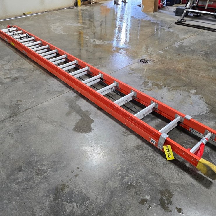 #9735 • Louisville 32' Extension Ladder