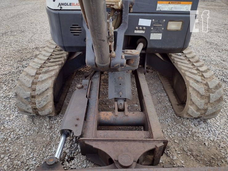 2010-bobcat-e35-image-19