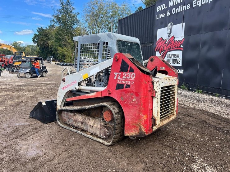 2011-takeuchi-tl230-image-3