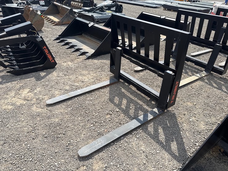 #2029-•-trubilt-42”-skid-steer-pallet-forks-image-1