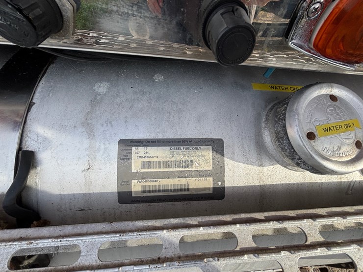#1203-•-2004-mack-cv713-vacuum-pump-truck-(has-wi-title)-image-28